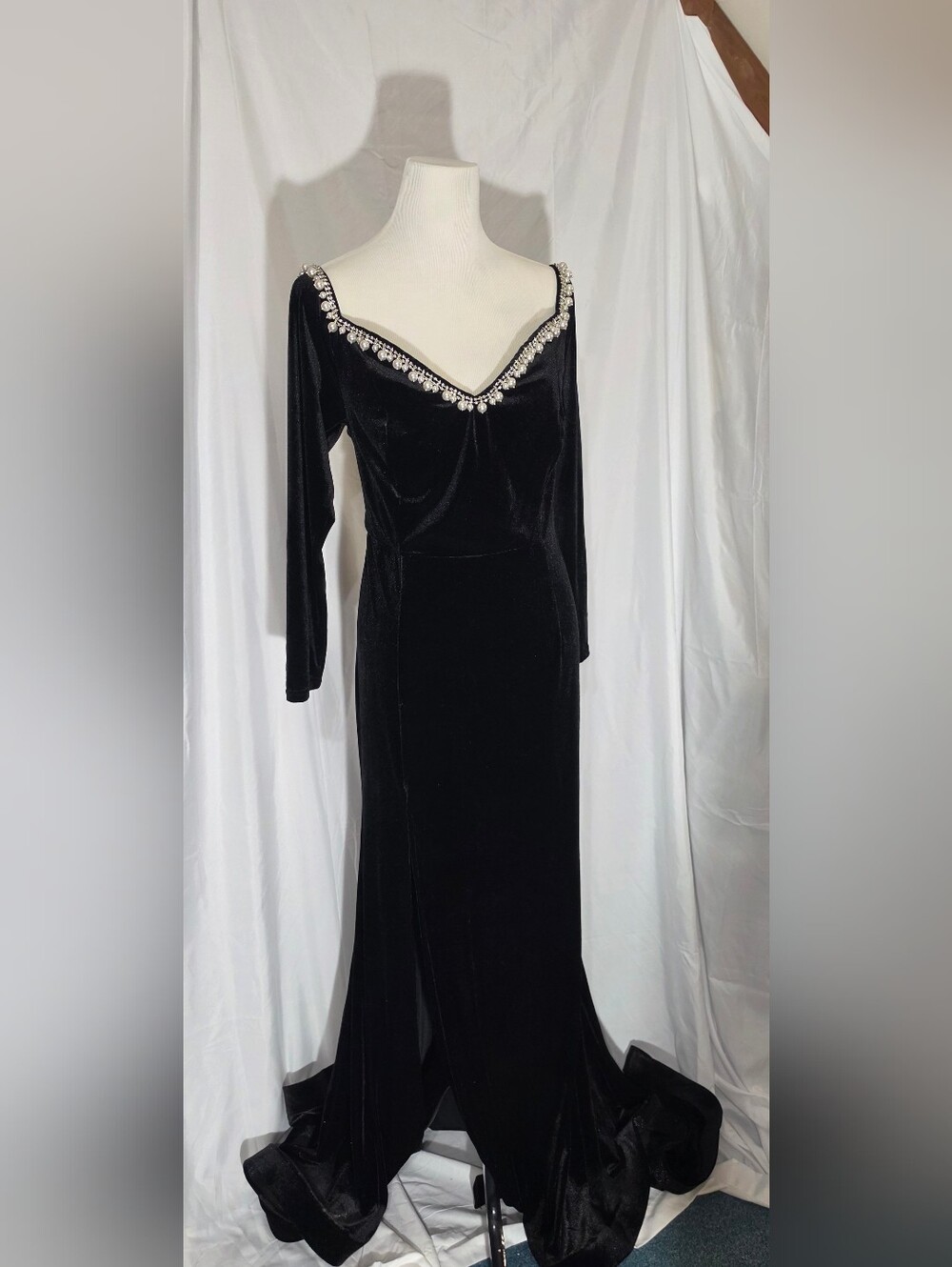 Elegant Black Velvet Long-Sleeve Gown with Rhinestone Trim